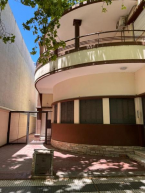 Casa Amplia y cómoda para 2 hasta 8 huéspedes en pleno centro de San Rafael